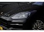Porsche Cayenne 3.0 E-Hybrid SportDesign | Panorama | 22'' Wielen | Trekhaak | Sfeerverlichting | Luchtvering | Orig. NL |