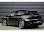 Porsche Cayenne 3.0 E-Hybrid SportDesign | Panorama | 22'' Wielen | Trekhaak | Sfeerverlichting | Luchtvering | Orig. NL |