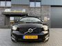 Volvo XC40 1.5 T2 R-Design | 1E EIGENAAR | 3/6/12MND GARANTIE | AUTOMAAT | PANO | LED | DAB | CRUISE | CARPLAY | STOELVERWM | BLIS | HARMAN KARDON |