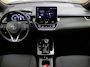 Toyota Corolla Cross Hybrid 140 Dynamic - FACELIFT/ HUIDIG MODEL - AFNEEMBARE TREKHAAK - TREKGEWICHT 750 KG - ORIGINEEL NEDERLANDSE AUTO - AFKOMSTIG VAN 1E EIGENAAR - ELEKTRISCHE ACHTERKLEP - NAVIGATIE - PARKEERSENSOREN VOOR/ ACHTER - 18 INCH LICHT METALEN VELGEN - DODEHOEK DETECTIE - STOEL EN STUURVERWARMING - DRAADLOZE TELEFOONLADER