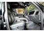 Land Rover Defender 5.0 P525 110 V8 GRIJS KENTEKEN!! PANORAMADAK + MERIDIAN SURROUND + MATRIX LED + BODYKIT + STOELVERWARMING&-KOELING + STUURVERWARMING + 360 CAMERA + KOELKAST + SPORTUITLAATSYSTEEM + NAPPALEER + ADAPT.CRUISE + PARKSENSOREN + 22" LM-VELGEN!!