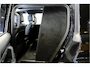 Land Rover Defender 5.0 P525 110 V8 GRIJS KENTEKEN!! PANORAMADAK + MERIDIAN SURROUND + MATRIX LED + BODYKIT + STOELVERWARMING&-KOELING + STUURVERWARMING + 360 CAMERA + KOELKAST + SPORTUITLAATSYSTEEM + NAPPALEER + ADAPT.CRUISE + PARKSENSOREN + 22" LM-VELGEN!!