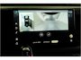 Land Rover Defender 5.0 P525 110 V8 GRIJS KENTEKEN!! PANORAMADAK + MERIDIAN SURROUND + MATRIX LED + BODYKIT + STOELVERWARMING&-KOELING + STUURVERWARMING + 360 CAMERA + KOELKAST + SPORTUITLAATSYSTEEM + NAPPALEER + ADAPT.CRUISE + PARKSENSOREN + 22" LM-VELGEN!!