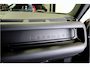 Land Rover Defender 5.0 P525 110 V8 GRIJS KENTEKEN!! PANORAMADAK + MERIDIAN SURROUND + MATRIX LED + BODYKIT + STOELVERWARMING&-KOELING + STUURVERWARMING + 360 CAMERA + KOELKAST + SPORTUITLAATSYSTEEM + NAPPALEER + ADAPT.CRUISE + PARKSENSOREN + 22" LM-VELGEN!!