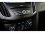 Ford Focus 1.0-125pk Titanium. Erg goed onderhouden, correct nette Ford Focus hatchback. Autm. airco dual, LM wielen, navigatie, telefoonvoorb., cruise control, metallic lak.