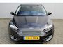 Ford Focus 1.0-125pk Titanium. Erg goed onderhouden, correct nette Ford Focus hatchback. Autm. airco dual, LM wielen, navigatie, telefoonvoorb., cruise control, metallic lak.