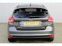 Ford Focus 1.0-125pk Titanium. Erg goed onderhouden, correct nette Ford Focus hatchback. Autm. airco dual, LM wielen, navigatie, telefoonvoorb., cruise control, metallic lak.