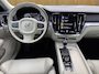 Volvo V60 2.0 T4 Momentum Pro | Trekhaak | Camera | Stoelverwarming | Adaptieve Cruise Control | Extra getint glas |