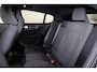 Volvo EC40 Extended Range Ultra Black Ed. 82 kWh - Panoramadak - IntelliSafe Assist & Surround - 360º Camera - Harman/Kardon audio - Verwarmde voorstoelen, stuur & achterbank - Parkeersensoren voor & achter - Elektr. bedienb. voorstoelen met geheugen links - Draadloze tel. lader - Warmtepomp - Extra getint glas - 20' LMV