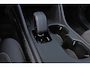 Volvo EC40 Extended Range Ultra Black Ed. 82 kWh - Panoramadak - IntelliSafe Assist & Surround - 360º Camera - Harman/Kardon audio - Verwarmde voorstoelen, stuur & achterbank - Parkeersensoren voor & achter - Elektr. bedienb. voorstoelen met geheugen links - Draadloze tel. lader - Warmtepomp - Extra getint glas - 20' LMV