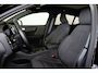 Volvo EC40 Extended Range Ultra Black Ed. 82 kWh - Panoramadak - IntelliSafe Assist & Surround - 360º Camera - Harman/Kardon audio - Verwarmde voorstoelen, stuur & achterbank - Parkeersensoren voor & achter - Elektr. bedienb. voorstoelen met geheugen links - Draadloze tel. lader - Warmtepomp - Extra getint glas - 20' LMV