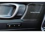 Volvo EC40 Extended Range Ultra Black Ed. 82 kWh - Panoramadak - IntelliSafe Assist & Surround - 360º Camera - Harman/Kardon audio - Verwarmde voorstoelen, stuur & achterbank - Parkeersensoren voor & achter - Elektr. bedienb. voorstoelen met geheugen links - Draadloze tel. lader - Warmtepomp - Extra getint glas - 20' LMV