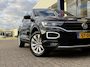 Volkswagen T-Roc 1.5 TSI Sport / NL-Auto / Dealer-Onderhouden / Stoel & Stuurverwarming / LED / Apple-Carplay & Android-Auto / Adaptive Cruise-Control / DAB Radio-Bluetooth / Navi / PDC met Camera / 17'' LMV / ENZ.