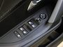 Peugeot 2008 SUV Blue Lease Allure 100 pk | Panoramisch schuifdak | Navigatie | Achteruitrijcamera | Stoelverwarming | Apple Carplay/ Android auto