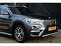 BMW X1 SDrive20i Orange Edition II, HUD, Groot navi, Leder, Afn. Trekhaak, Dealer onderhouden