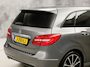Mercedes-Benz B-klasse 200 AMG Sport 157Pk (GROOT NAVI, CLIMATE, CAMERA, HARMAN/KARDON, GETINT GLAS, STOELVERWARMING, LEDEREN SPORTSTOELEN, HARMAN/KARDON, XENON, ZWART HEMEL, NIEUWSTAAT)