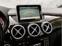 Mercedes-Benz B-klasse 200 AMG Sport 157Pk (GROOT NAVI, CLIMATE, CAMERA, HARMAN/KARDON, GETINT GLAS, STOELVERWARMING, LEDEREN SPORTSTOELEN, HARMAN/KARDON, XENON, ZWART HEMEL, NIEUWSTAAT)