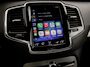 Volvo XC90 2.0 T8 Twin Engine AWD R-Design 7 Persoons 408Pk Automaat (NAP, PANORAMADAK, 1e EIGENAAR, LUCHTVERING, APPLE CARPLAY, BOWERS&WILKINS, HEAD-UP DISPLAY, STUUR/STOELVERWARMING, CAMERA, ELEK ACHTERKLEP, NIEUWSTAAT)