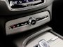 Volvo XC90 2.0 T8 Twin Engine AWD R-Design 7 Persoons 408Pk Automaat (NAP, PANORAMADAK, 1e EIGENAAR, LUCHTVERING, APPLE CARPLAY, BOWERS&WILKINS, HEAD-UP DISPLAY, STUUR/STOELVERWARMING, CAMERA, ELEK ACHTERKLEP, NIEUWSTAAT)