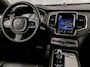 Volvo XC90 2.0 T8 Twin Engine AWD R-Design 7 Persoons 408Pk Automaat (NAP, PANORAMADAK, 1e EIGENAAR, LUCHTVERING, APPLE CARPLAY, BOWERS&WILKINS, HEAD-UP DISPLAY, STUUR/STOELVERWARMING, CAMERA, ELEK ACHTERKLEP, NIEUWSTAAT)