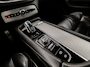 Volvo XC90 2.0 T8 Twin Engine AWD R-Design 7 Persoons 408Pk Automaat (NAP, PANORAMADAK, 1e EIGENAAR, LUCHTVERING, APPLE CARPLAY, BOWERS&WILKINS, HEAD-UP DISPLAY, STUUR/STOELVERWARMING, CAMERA, ELEK ACHTERKLEP, NIEUWSTAAT)