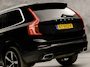 Volvo XC90 2.0 T8 Twin Engine AWD R-Design 7 Persoons 408Pk Automaat (NAP, PANORAMADAK, 1e EIGENAAR, LUCHTVERING, APPLE CARPLAY, BOWERS&WILKINS, HEAD-UP DISPLAY, STUUR/STOELVERWARMING, CAMERA, ELEK ACHTERKLEP, NIEUWSTAAT)