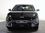 Kia EV4 Plus Advanced 58.3 kWh | Panoramaschuifdak | Verwarmbare achterbank | Harman Kardon | Privacy glass | Dodehoekassistentie |