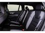 Volvo V60 T6 Recharge AWD Ultra Bright - Panorama/schuifdak - IntelliSafe Assist & Surround - 360º Camera - Harman/Kardon audio - Adaptieve LED koplampen - Verwarmde voorstoelen, stuur & achterbank - Parkeersensoren voor & achter - Elektr. bedienb. voorstoelen met geheugen - Head up display - Extra getint glas - 18' LMV