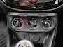 Opel Corsa 1.4 Online Edition 5DRS / Parkeersensoren / Airco / Cruise / Navi LM Velgen