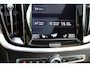 Volvo V60 Cross Country 2.0 T5 AWD Pro Achteruitrijcamera | Semi elektrische trekhaak | Panoramadak | Apple Carplay | Android Auto | Elektrisch bedienbare achterklep | Cruise Control | Stoelverwarming voorzijde