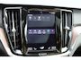 Volvo V60 Cross Country 2.0 T5 AWD Pro Achteruitrijcamera | Semi elektrische trekhaak | Panoramadak | Apple Carplay | Android Auto | Elektrisch bedienbare achterklep | Cruise Control | Stoelverwarming voorzijde