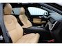 Volvo V60 Cross Country 2.0 T5 AWD Pro Achteruitrijcamera | Semi elektrische trekhaak | Panoramadak | Apple Carplay | Android Auto | Elektrisch bedienbare achterklep | Cruise Control | Stoelverwarming voorzijde