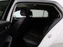 Volkswagen Golf 1.0 eTSI Life | Automaat | Panorama dak | Virtual cockpit | Parkeer sensoren  | Stoel/stuur verwarming | Navigatie | Apple Carplay / Android Auto | Sfeerverlichting | Lichtmetalen Velgen |