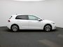 Volkswagen Golf 1.0 eTSI Life | Automaat | Panorama dak | Virtual cockpit | Parkeer sensoren  | Stoel/stuur verwarming | Navigatie | Apple Carplay / Android Auto | Sfeerverlichting | Lichtmetalen Velgen |