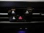 Volkswagen Golf 1.0 eTSI Life | Automaat | Panorama dak | Virtual cockpit | Parkeer sensoren  | Stoel/stuur verwarming | Navigatie | Apple Carplay / Android Auto | Sfeerverlichting | Lichtmetalen Velgen |