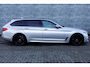 BMW 5-Serie Touring 520i High Executive | M-Sport | Panoramadak | Head-up Display | HiFi Audio | Achteruitrijcamera | Nappaleder Exklusiv | Elektrische Achterklep | Lichtmetalen Velgen 19 inch | Stoelverwarming | Comfortzetels | Cruise Control Adaptief | Dodehoekdetectie | Navigatie Professional