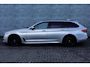 BMW 5-Serie Touring 520i High Executive | M-Sport | Panoramadak | Head-up Display | HiFi Audio | Achteruitrijcamera | Nappaleder Exklusiv | Elektrische Achterklep | Lichtmetalen Velgen 19 inch | Stoelverwarming | Comfortzetels | Cruise Control Adaptief | Dodehoekdetectie | Navigatie Professional