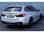BMW 5-Serie Touring 520i High Executive | M-Sport | Panoramadak | Head-up Display | HiFi Audio | Achteruitrijcamera | Nappaleder Exklusiv | Elektrische Achterklep | Lichtmetalen Velgen 19 inch | Stoelverwarming | Comfortzetels | Cruise Control Adaptief | Dodehoekdetectie | Navigatie Professional