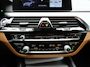BMW 5-Serie 530i xDrive High Executive * LEER * SFEER * GOED ONDERH. !!