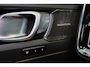 Volvo EX40 Single Ext. Range Ultra Black Ed. - Panoramadak - IntelliSafe Assist & Surround - 360º Camera - Harman/Kardon audio - Verwarmde voorstoelen, stuur & achterbank - Parkeersensoren voor & achter - Elektr. bedienb. voorstoelen met geheugen links - Draadloze tel. lader - Warmtepomp - 20' LMV