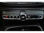 Volvo EX40 Single Ext. Range Ultra Black Ed. - Panoramadak - IntelliSafe Assist & Surround - 360º Camera - Harman/Kardon audio - Verwarmde voorstoelen, stuur & achterbank - Parkeersensoren voor & achter - Elektr. bedienb. voorstoelen met geheugen links - Draadloze tel. lader - Warmtepomp - 20' LMV