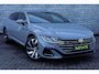 Volkswagen Arteon Shooting Brake 1.4 TSI eHybrid R-Line Business+ | Plug-in Hybrid (PHEV) | Lichtmetalen Velgen 19 inch | ErgoActiv | Parkeersensoren | Keyless Entry | Elektrische Achterklep | Stoelverwarming voor en achter | Discover Pro Navigatie | Apple Carplay | Android Auto