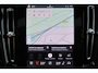 Volvo XC40 B3 Plus Dark Special - IntelliSafe Assist - Harman Kardon audio - Elektr. bebienbare voorstoelen met geheugen links - Parkeercamera achter - Verwarmde voorstoelen & stuur - Verwarmbare voorruit - Keyless - Elektr. bedienbare achterklep - Inklapbare trekhaak - Parkeersensoren voor & achter - Draadloze tel. lader - Verlengde achterspoiler - Originele 18 inch wielen gepoedercoat in Volvo V70 R-kleur - Mistlichten voor met bochtenverlichting - Getint glas v.a. B-stijl