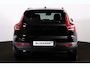 Volvo XC40 B3 Plus Dark Special - IntelliSafe Assist - Harman Kardon audio - Elektr. bebienbare voorstoelen met geheugen links - Parkeercamera achter - Verwarmde voorstoelen & stuur - Verwarmbare voorruit - Keyless - Elektr. bedienbare achterklep - Inklapbare trekhaak - Parkeersensoren voor & achter - Draadloze tel. lader - Verlengde achterspoiler - Originele 18 inch wielen gepoedercoat in Volvo V70 R-kleur - Mistlichten voor met bochtenverlichting - Getint glas v.a. B-stijl
