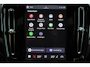 Volvo XC40 B3 Plus Dark Special - IntelliSafe Assist - Harman Kardon audio - Elektr. bebienbare voorstoelen met geheugen links - Parkeercamera achter - Verwarmde voorstoelen & stuur - Verwarmbare voorruit - Keyless - Elektr. bedienbare achterklep - Inklapbare trekhaak - Parkeersensoren voor & achter - Draadloze tel. lader - Verlengde achterspoiler - Originele 18 inch wielen gepoedercoat in Volvo V70 R-kleur - Mistlichten voor met bochtenverlichting - Getint glas v.a. B-stijl