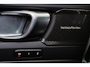 Volvo XC40 B3 Plus Dark Special - IntelliSafe Assist - Harman Kardon audio - Elektr. bebienbare voorstoelen met geheugen links - Parkeercamera achter - Verwarmde voorstoelen & stuur - Verwarmbare voorruit - Keyless - Elektr. bedienbare achterklep - Inklapbare trekhaak - Parkeersensoren voor & achter - Draadloze tel. lader - Verlengde achterspoiler - Originele 18 inch wielen gepoedercoat in Volvo V70 R-kleur - Mistlichten voor met bochtenverlichting - Getint glas v.a. B-stijl