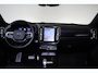 Volvo XC40 B3 Plus Dark Special - IntelliSafe Assist - Harman Kardon audio - Elektr. bebienbare voorstoelen met geheugen links - Parkeercamera achter - Verwarmde voorstoelen & stuur - Verwarmbare voorruit - Keyless - Elektr. bedienbare achterklep - Inklapbare trekhaak - Parkeersensoren voor & achter - Draadloze tel. lader - Verlengde achterspoiler - Originele 18 inch wielen gepoedercoat in Volvo V70 R-kleur - Mistlichten voor met bochtenverlichting - Getint glas v.a. B-stijl