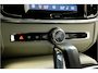 Volvo V90 2.0 T8 AWD 335kW/456pk Aut8 Plug-in hybrid Plus Bright HARMAN/KARDON + EL.TREKHAAK + SPORTSTOELEN + ADAPT.CRUISE + STANDKACHEL + STOEL-&STUURVERWARMING + LEDEREN DASHBOARD + LED KOPLAMPEN + CAMERA + ZITVERHOGERS + PARKSENSOREN + 20" LM-VELGEN!!