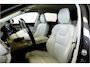 Volvo V90 2.0 T8 AWD 335kW/456pk Aut8 Plug-in hybrid Plus Bright HARMAN/KARDON + EL.TREKHAAK + SPORTSTOELEN + ADAPT.CRUISE + STANDKACHEL + STOEL-&STUURVERWARMING + LEDEREN DASHBOARD + LED KOPLAMPEN + CAMERA + ZITVERHOGERS + PARKSENSOREN + 20" LM-VELGEN!!