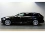 Volvo V90 2.0 T8 AWD 335kW/456pk Aut8 Plug-in hybrid Plus Bright HARMAN/KARDON + EL.TREKHAAK + SPORTSTOELEN + ADAPT.CRUISE + STANDKACHEL + STOEL-&STUURVERWARMING + LEDEREN DASHBOARD + LED KOPLAMPEN + CAMERA + ZITVERHOGERS + PARKSENSOREN + 20" LM-VELGEN!!